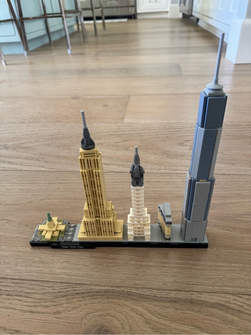 Lego Architecture New York City Landmark Miniature Set - Gold, Gray, Cream - Picture 4 of 5